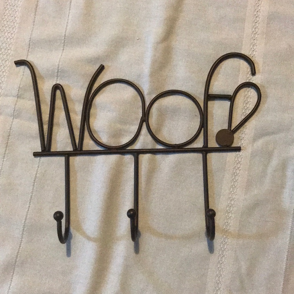 Woof wall sign with hooks